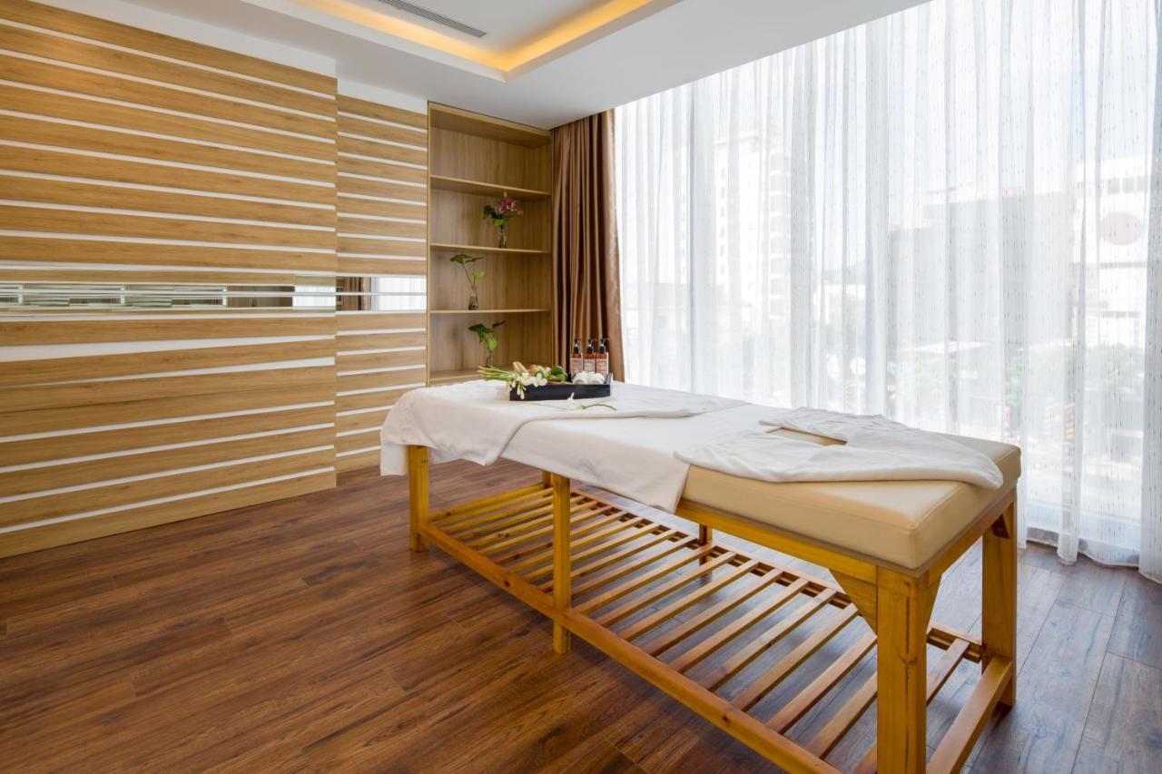 Cn Palace Boutique Hotel & Spa Дананг Екстер'єр фото